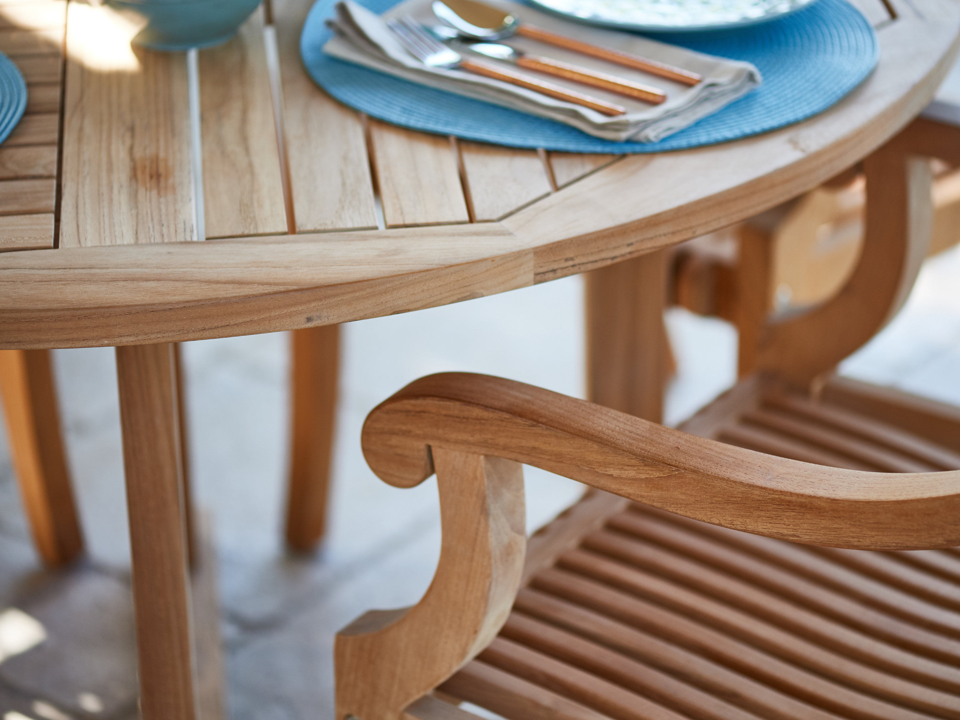 Curtis 47" Round Dining Table